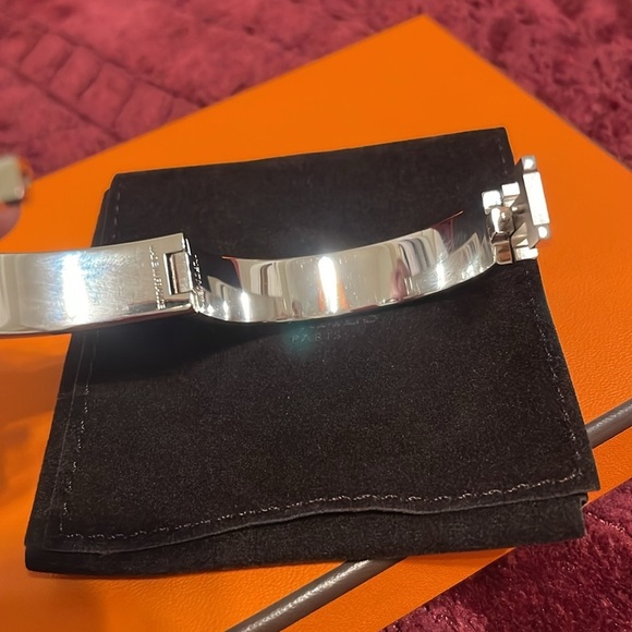 Hermès Peach Clic H Bracelet - Picture 9 of 13